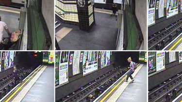 americateve | En esta imagen combinada tomada de un video grabado el 23 de julio de 2014 y distribuida por la Polic&iacute;a de Transportes brit&aacute;nica el lunes 11 de agosto de 2014, un ni&ntilde;o en un carrito es lanzado por el viento a las v&iacute;as del metro