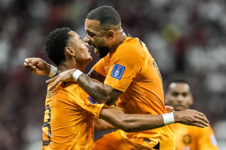 DEP-FUT MUNDIAL HOLANDA-QATAR