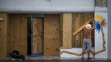 Harvey amenaza con causar desastres en costa de Texas