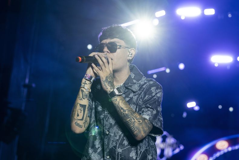 El cantante mexicano Junior H durante su concierto en el festival Arre en la Ciudad de México el domingo 8 de septiembre de 2024. (Foto AP/Felix Marquez)