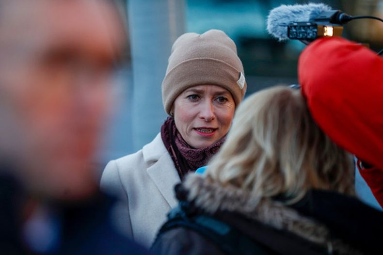 Kaja Kallas, jefa de la diplomacia de la Unión Europea, durante una visita al buque de la Guardia Costera KV Bjornoya, en Tromso, Noruega, el 3 de febrero de 2026. (Rune Stoltz Bertinussen/NTB Scanpix via AP)