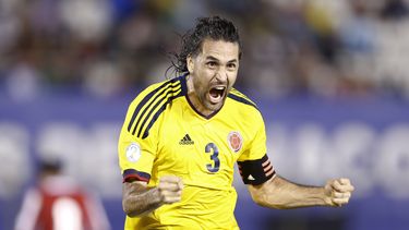 americateve | El colombiano Mario Yepes festeja tras anotar un gol frente a Paraguay en el duelo clasificatorio para el Mundial de 2014 en Asunci&oacute;n, Paraguay,el martes 15 de octubre de 2013. Colombia, B&eacute;lgica y Suiza se convirtieron el jueves 17 de octubr