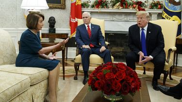 Trump y demócratas discuten sobre financiamiento del muro