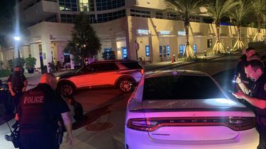 joven de 18 anos arrestado despues de hacer donas en una interseccion de south beach
