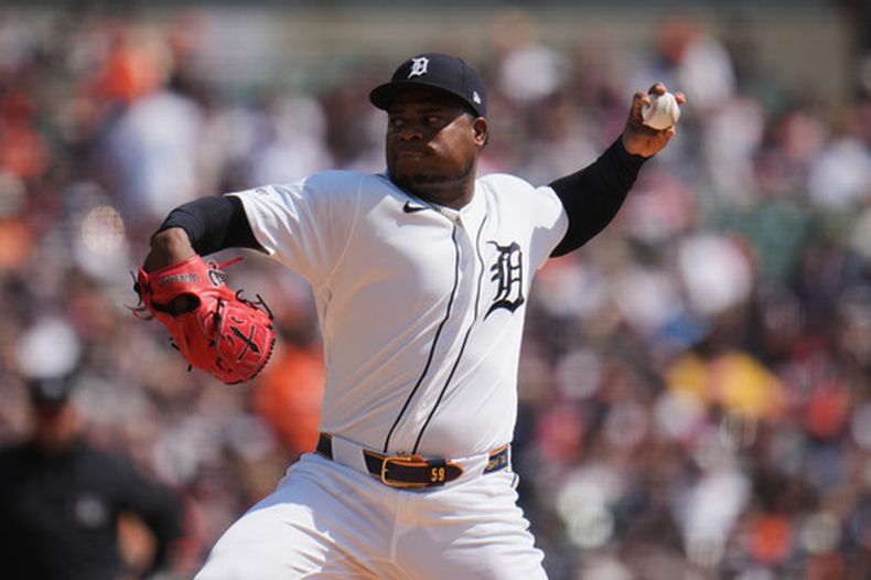 Framber Valdez de los Tigres de Detroit lanza contra los Cardenales de San Luis, el viernes 3 de abril de 2026, en Detroit. (AP Foto/Paul Sancya)