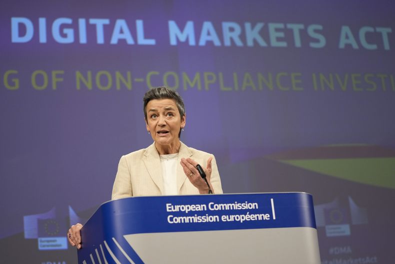 La vicepresidenta ejecutiva de la Comisión Europea Margrethe Vestager en un evento en Bruselas el 25 de marzo de 2024. (Foto AP/Virginia Mayo)