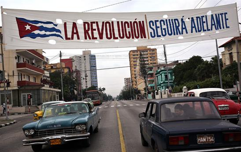 La estancia en Cuba es "un viaje en el tiempo", con coches de los años cincuenta y cierto atraso tecnológico o una oportunidad de "pasarlo bien" y "experimentar otra cultura".