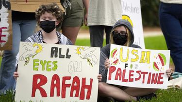 Estudiantes y simpatizantes de la Universidad del Sur de Mississippi en una protesta contra la guerra en Gaza, el 7 de mayo de 2024, en Hattiesburg, Mississippi. (Foto AP/Rogelio V. Solís)
