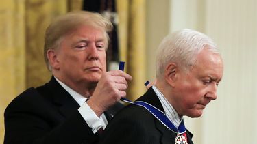 Trump confiere la medalla presidencial a 6 estadounidenses