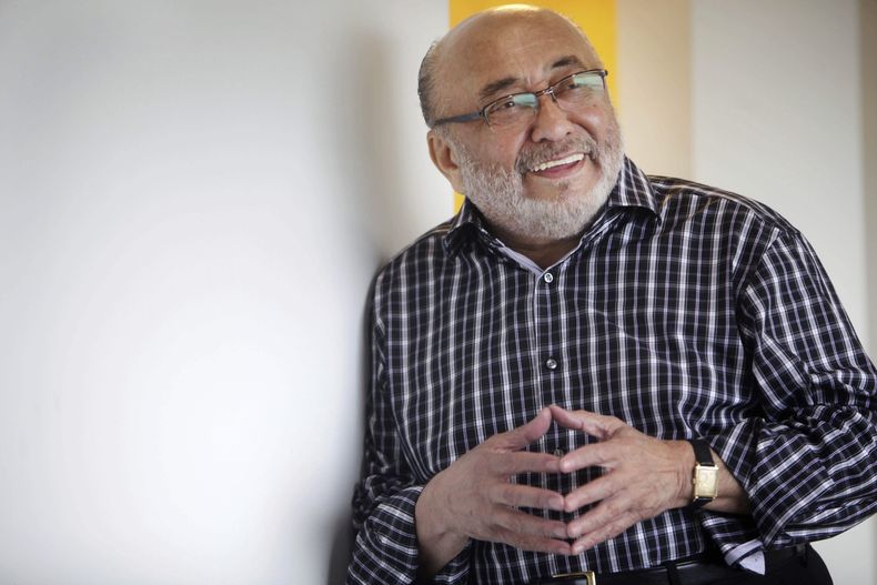 ARCHIVO - El pianista Eddie Palmieri posa para un retrato el 15 de agosto de 2011, en Nueva York. (AP Foto/Seth Wenig, archivo)