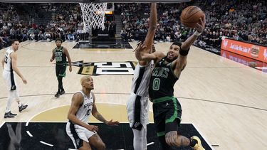 Celtics escapan con la victoria 121-116 ante Spurs