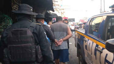 Guatemala expulsa a más de 100 migrantes, en su mayoría cubanos