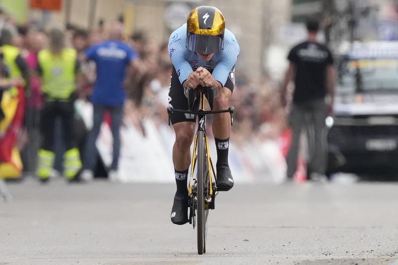 El belga Remco Evenepoel durante la contrarreloj individual del Mundial de ciclismo, el domingo 22 de septiembre de 2024, en Zúrich. (AP Foto/Peter Dejong)
