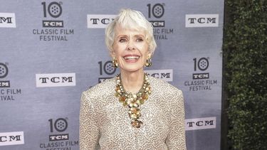 ARCHIVO - Barbara Rush en el Festival de Cine Clásico TCM 2019 - Gala de la Noche Inaugural de When Harry Met Sally en Los Ángeles el 11 de abril de 2019. Rush, quien coprotagonizó películas con Frank Sinatra, Paul Newman y otros astros de las décadas de 1950 y 1960 y tuvo una próspera carrera televisiva más adelante en su vida, murió el domingo 31 de marzo de 2024 a los 97 años. (Foto Richard Shotwell/Invision/AP, archivo)