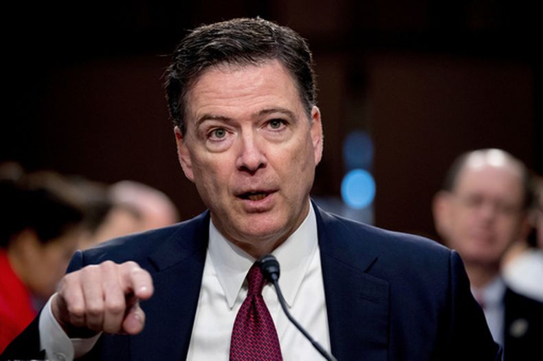 ARCHIVO – El exdirector del FBI James Comey habla en una audiencia del Comité de Inteligencia del Senado en el Capitolio, en Washington, el 8 de junio de 2017. (AP Foto/Andrew Harnik, Archivo)