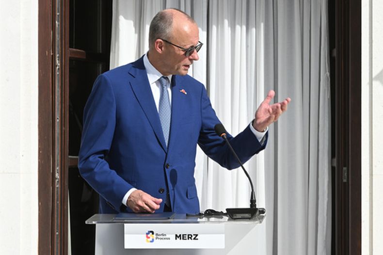 El canciller alemán Friedrich Merz en un evento en Sveti Stefan, Montenegro, el 22 de octubre del 2026. (AP foto/Risto Bozovic)