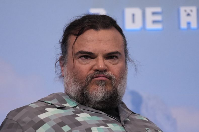 Jack Black posa durante una sesión de fotos para la promoción de la película, A Minecraft Movie, en la Ciudad de México, el viernes 21 de marzo de 2025. (Foto AP/Marco Ugarte)