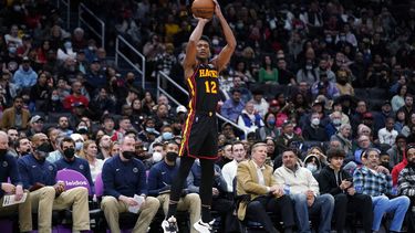 Hunter y Young ayudan a Hawks en triunfo ante Wizards
