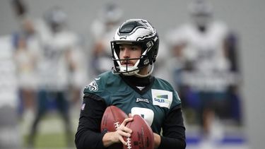 Eagles colocan en activo a pateador de despeje Siposs