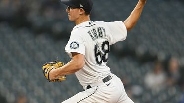 Kirby y Suárez guían a Marineros hacia triunfo sobre Rangers