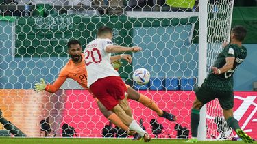 lewandowski se estrena y polonia doma 2-0 a arabia saudi