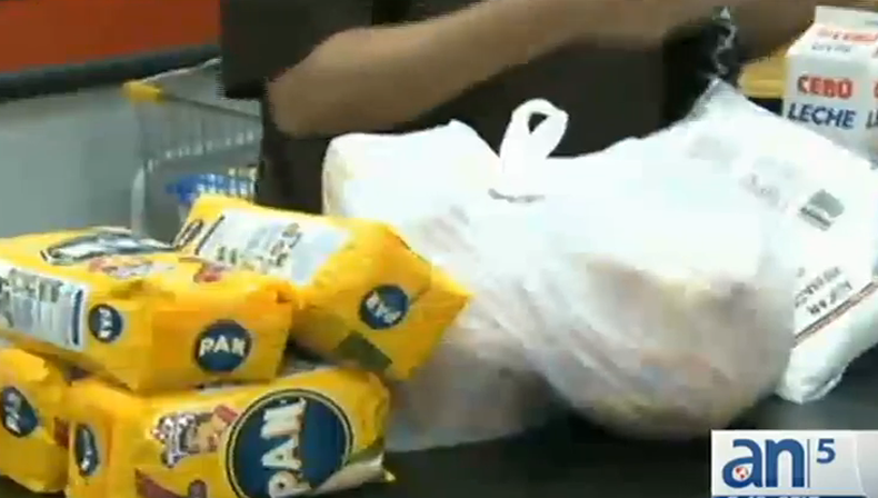 La medida ha provocado más escasez de productos básicos.