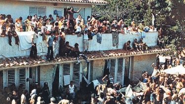 hace hoy 35 anos diez mil cubanos ocuparon la embajada del peru en la habana