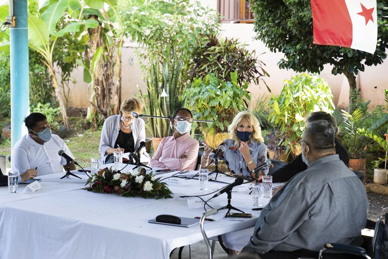 Jill Biden visita albergue de personas con VIH en Panamá