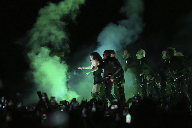 Lady Gaga se presenta durante su concierto gratuito en la playa de Copacabana en Río de Janeiro, el sábado 3 de mayo de 2025. (Foto AP/Silvia Izquierdo)