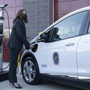Plan de Biden busca impulsar industria de autos eléctricos