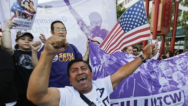 Arrestan 12 en protesta por deportaciones en EEUU