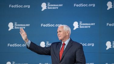 El exvicepresidente estadounidense Mike Pence llega a un evento en Washington, el martes 25 de abril de 2023. (AP Foto/Alex Brandon)