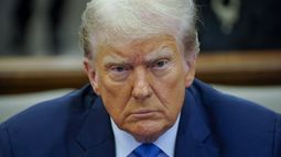 El expresidente Donald Trump guarda silencio en el tribunal donde se le sigue juicio por fraude corporativo, el lunes 6 de noviembre de 2023, en Nueva York. (APFoto/Eduardo Muñoz Alvarez)