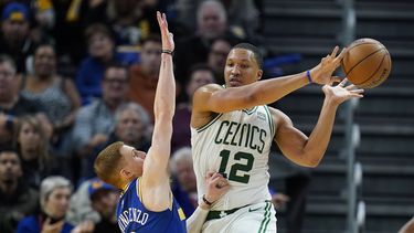 NBA multa a Grant Williams de los Celtics