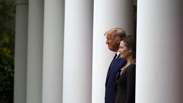 Trump y Biden chocan en torno a nominada para Corte Suprema