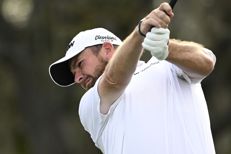 El irlandés Shane Lowry en el hoyo 11 en la primera ronda del Arnold Palmer Invitational en Bay Hill en Orlando, Florida el jueves 7 de marzo del 2024. (AP Foto/Phelan M. Ebenhack)