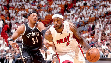 americateve | La electrizante victoria del Miami Heat frente a los Nets de Brooklyn estuvo a la altura de la acción, el entusiasmo y el brillo del partido de esta noche.