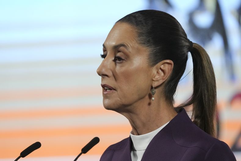 La presidenta mexicana, Claudia Sheinbaum, en su conferencia de prensa matutina en el Palacio Nacional en Ciudad de México, el martes 4 de marzo de 2025. (AP Foto/Marco Ugarte)