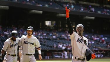 marlins anotan 8 en la 9na y arrollan a diamondbacks