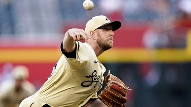Kelly brilla en la loma; Diamondbacks vencen a Rockies