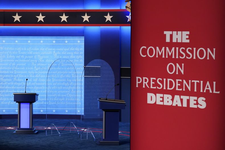 El escenario en la Universidad de Belmont en Nashville, Tennessee, antes del debate el 21 de octubre de 2020. (Foto AP/Patrick Semansky)