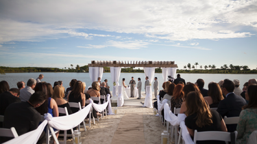 acusan a consultora de miami de arreglar matrimonios falsos con mujeres cubanas y hombres italianos