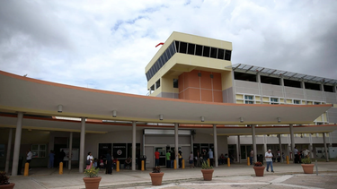 empleado municipal sufre caida de 30 pies por alcantarilla sin tapa en san lorenzo
