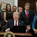 Mayoría de inscritos a Obamacare viven en estados pro Trump