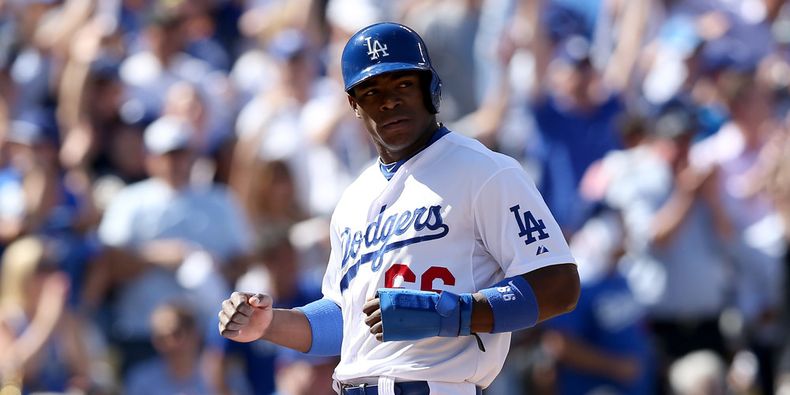 Clayton Kershaw igualó una marca personal al sumar su 21ra victoria, el cubano Yasiel Puig pegó un jonrón en un sexto inning de cuatro carreras y los Dodgers de Los Ángeles ganaron el título del Oeste de la Nacional al vencer el miércoles 9-1 a los Gigant