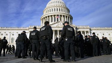 washington: suspendido policia del capitolio por disparar dentro de sala