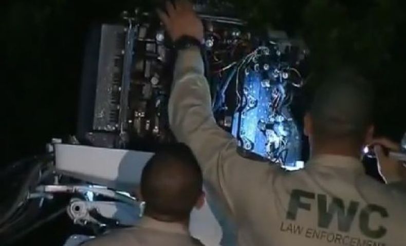 Varias otras personas resultan heridas. Una mujer muerta por choque entre botes.