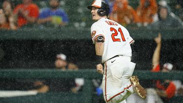 Con 5 jonrones, Orioles doblegan a Cachorros.