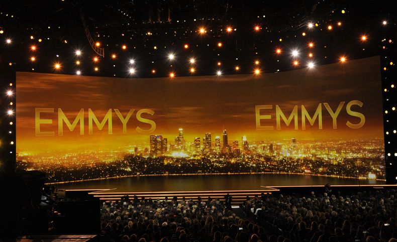 ARCHIVO - Una vista del escenario en la 71a entrega de los Premios Emmy en Los Ángeles el 22 de septiembre de 2019. La 75a edición de los Premios Emmy se pospuso debido a las huelgas de actores y guionistas en Hollywood. (Foto Chris Pizzello/Invision/AP, archivo)
