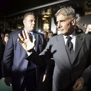 ARCHIVO - El actor y productor de cine estadounidense Harrison Ford llega para recibir el Premio a la Trayectoria en el Festival de Cine de Zúrich en Zúrich, Suiza, el 4 de octubre de 2013. (Walter Bieri/Keystone vía AP)
